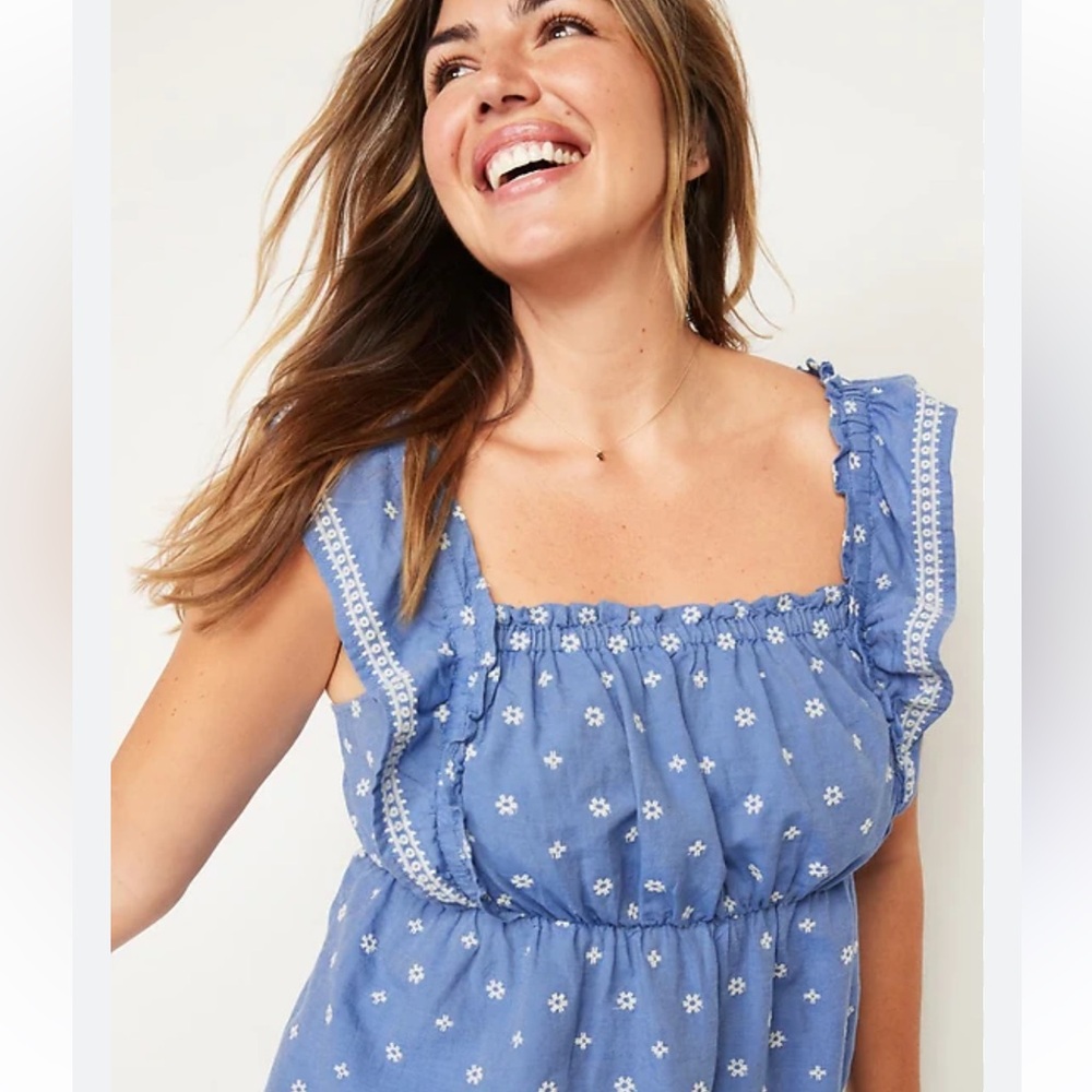 Old navy embroidered floral top medium